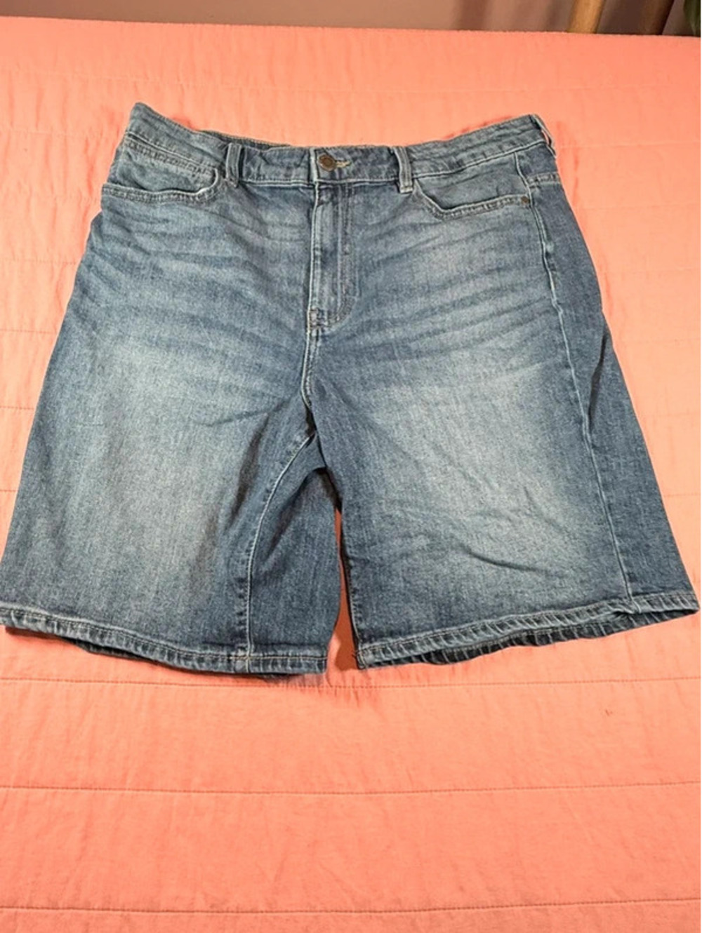 Wrangler Women’s Denim Bermuda Shorts Size 12/31 Blue Stretch 1570